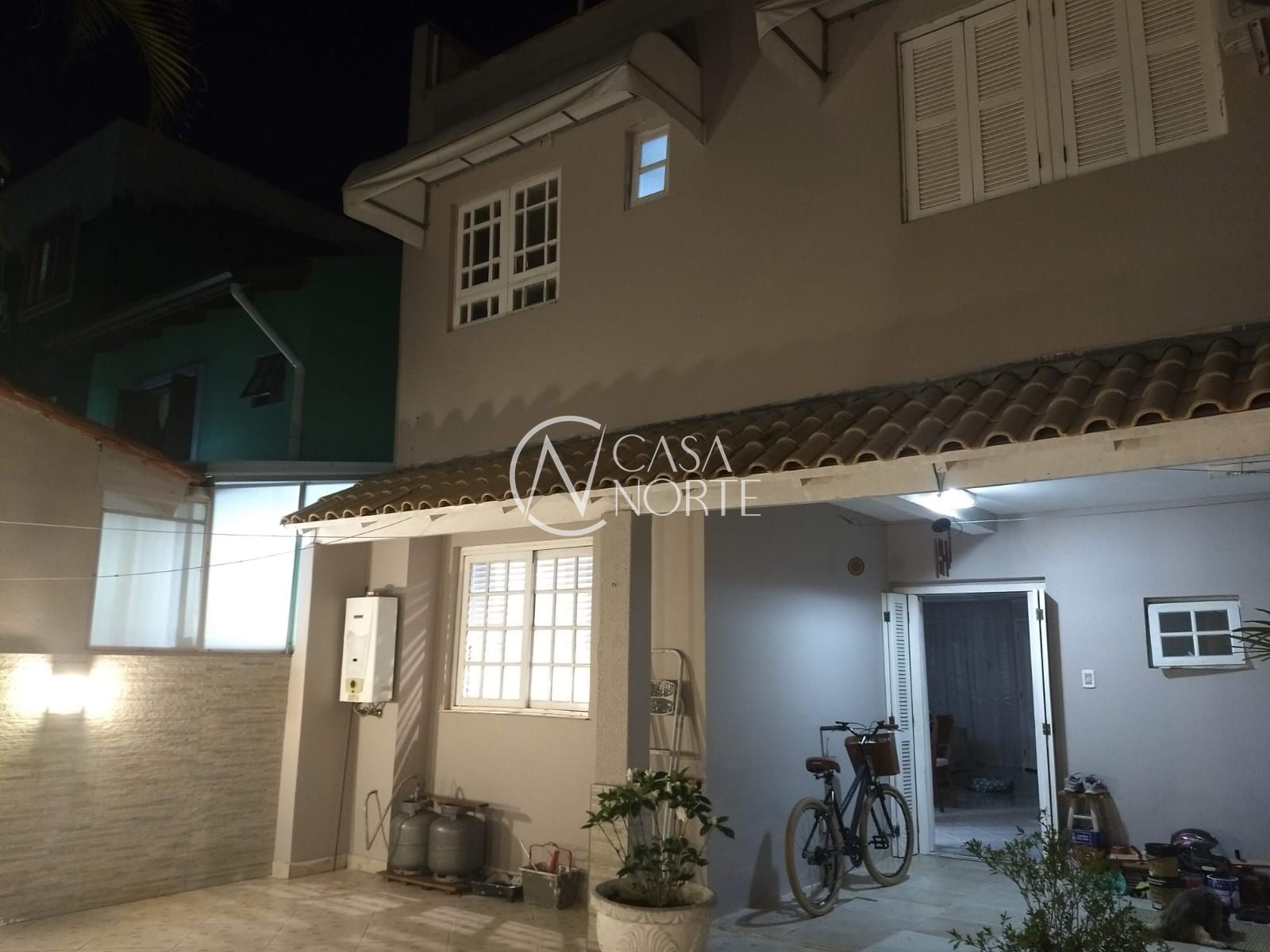 Casa à venda com 2 quartos, 193m², 2 vagas, Rua Baldoino Bottini no bairro Hípica em Porto Alegre