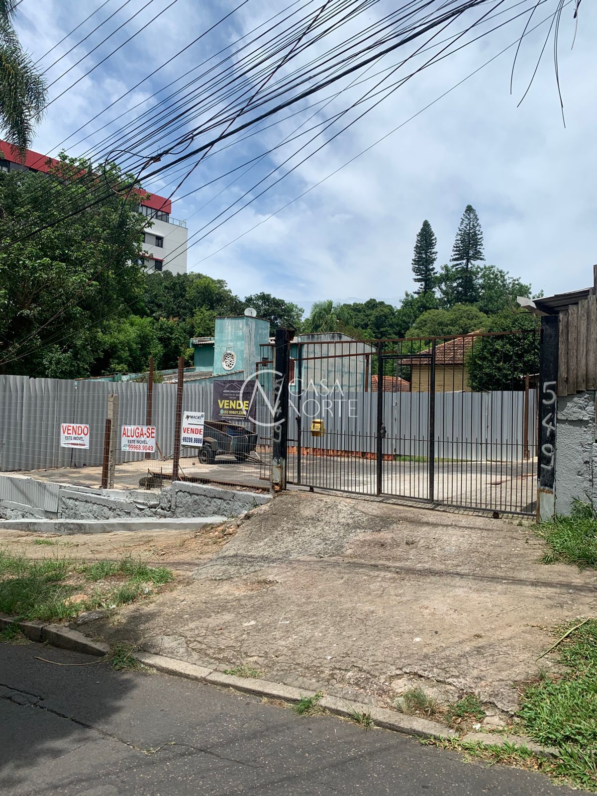 Terreno à venda  com 216m², Rua Marechal Hermes no bairro Camaquã em Porto Alegre