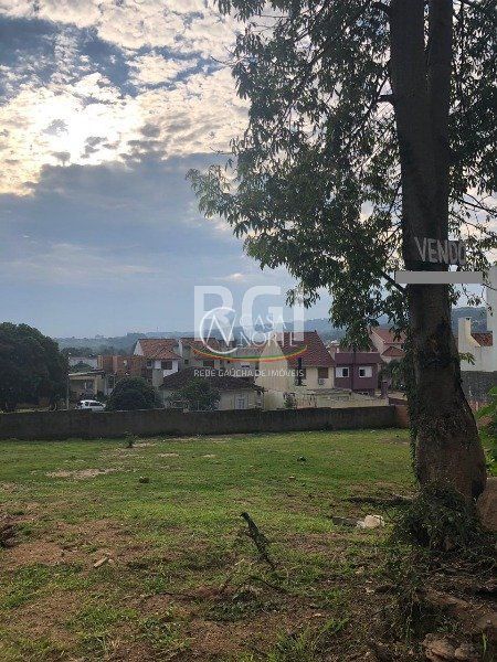 Terreno à venda  com 142m², Rua Maurilio Ferreira no bairro Campo Novo em Porto Alegre
