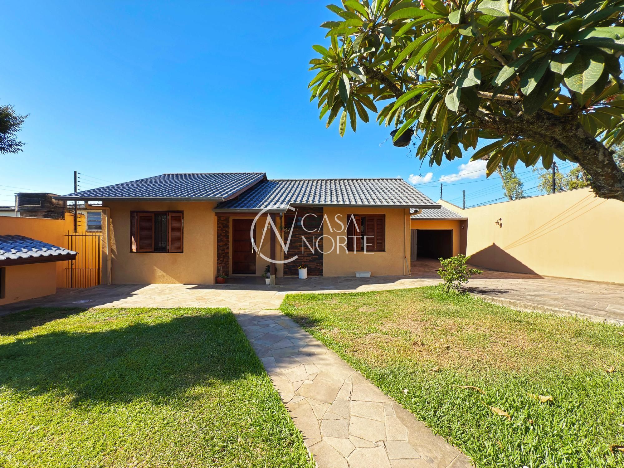 Casa à venda com 3 quartos, 271m², 1 suíte, 2 vagas, Avenida Joracy Camargo no bairro Santa Tereza em Porto Alegre