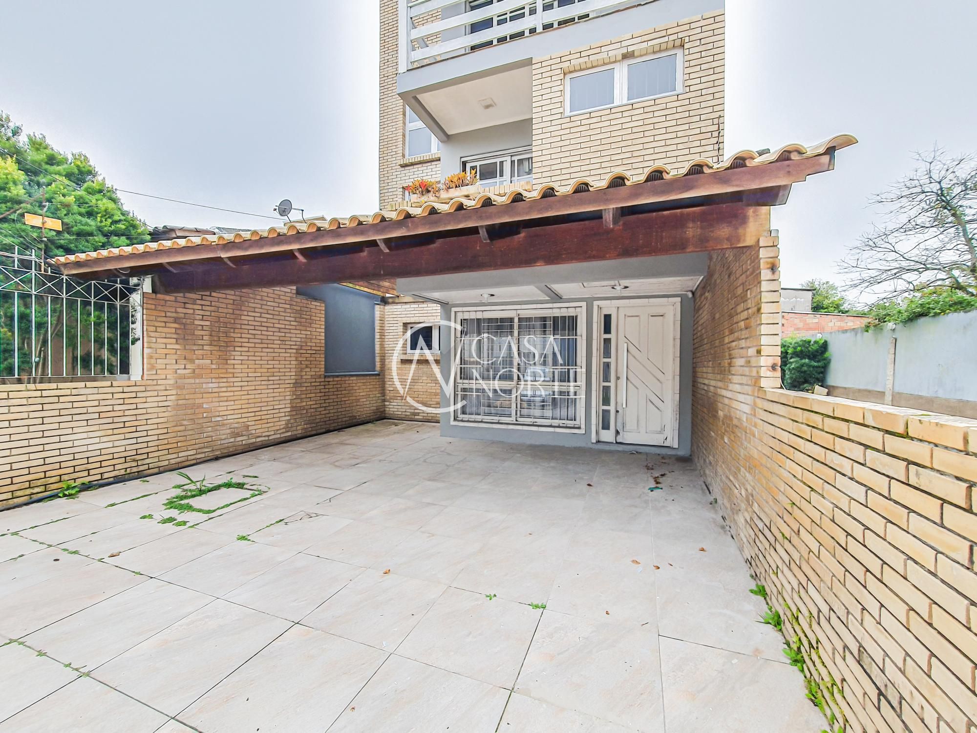 Casa à venda com 3 quartos, 189m², 1 suíte, 2 vagas, Rua Santos Zottis no bairro Hípica em Porto Alegre