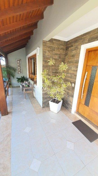 Casa de Condomínio à venda com 3 quartos, 221m², 1 suíte, 3 vagas, Edgar Pires de Castro no bairro Hípica em Porto Alegre