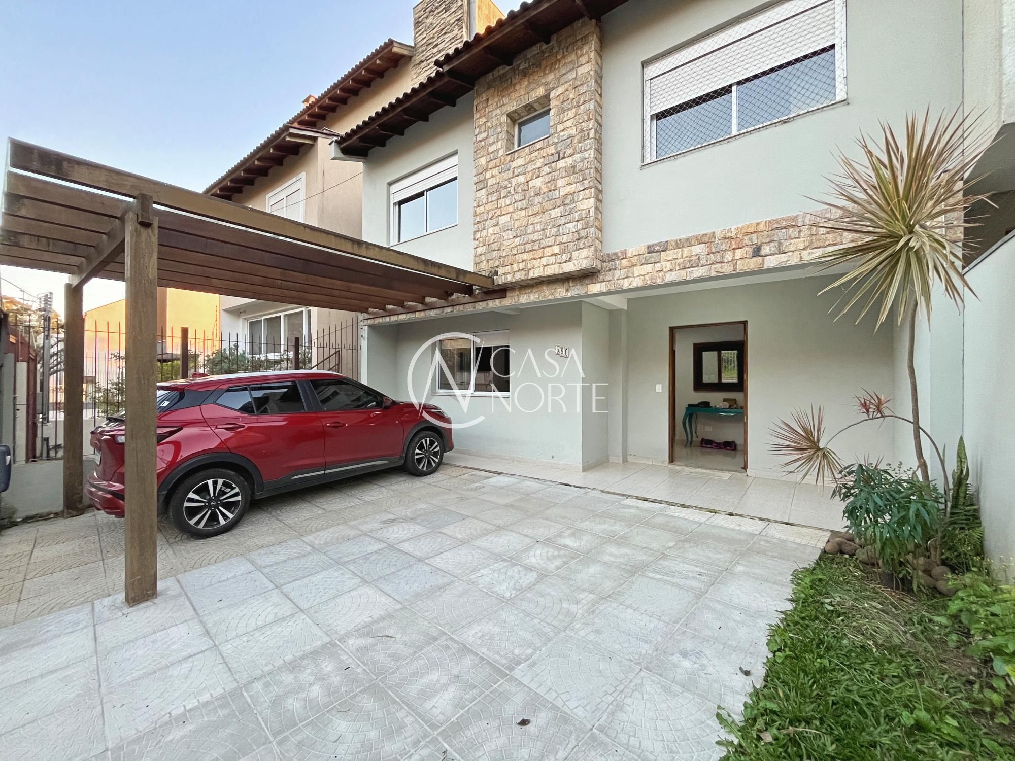 Casa à venda com 3 quartos, 270m², 1 suíte, 2 vagas, Rua Henrique Anawate no bairro Guarujá em Porto Alegre