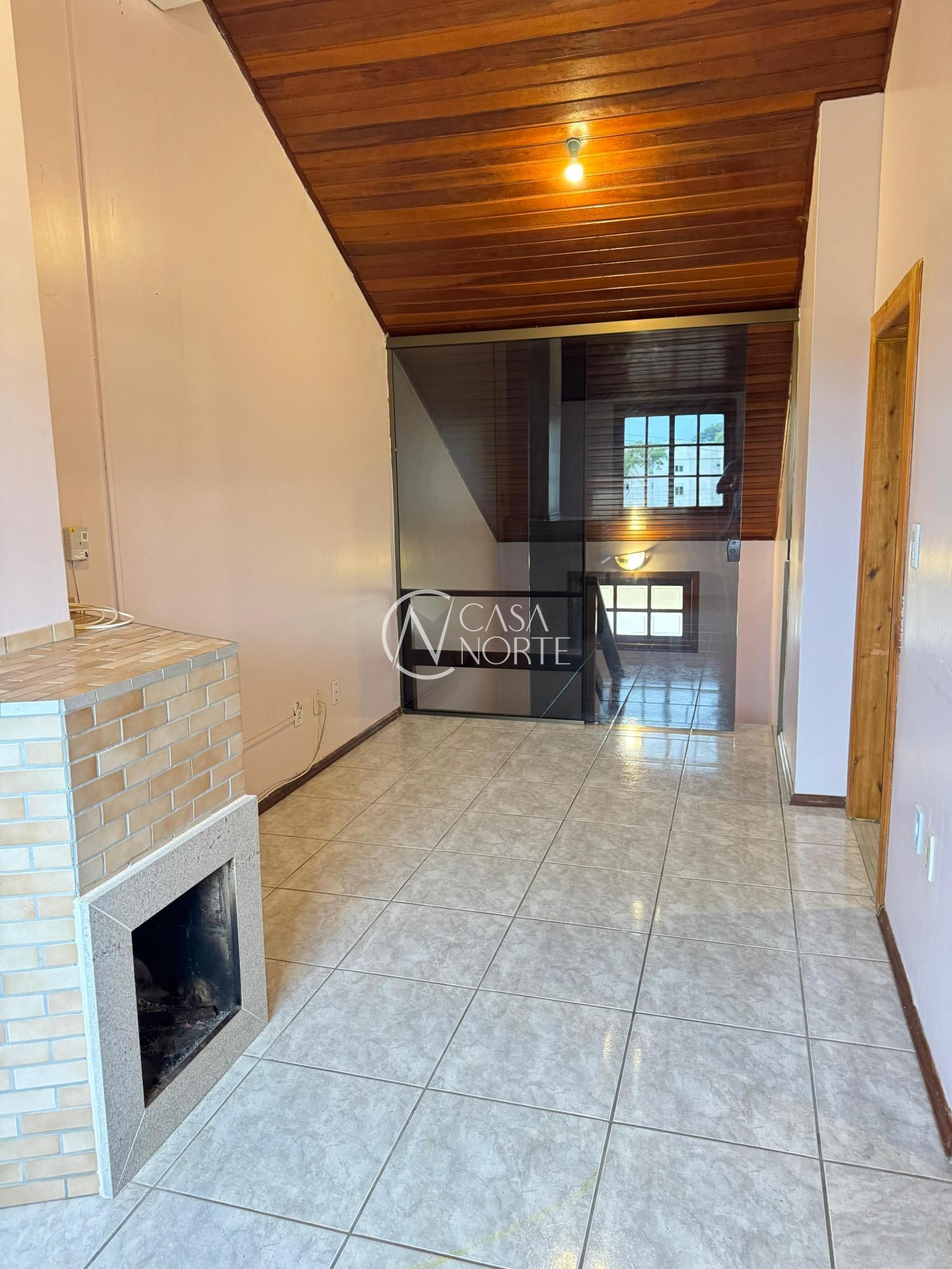 Casa de Condomínio à venda com 3 quartos, 131m², 1 suíte, 1 vaga, Rua Irmão Augusto Duflot no bairro Serraria em Porto Alegre