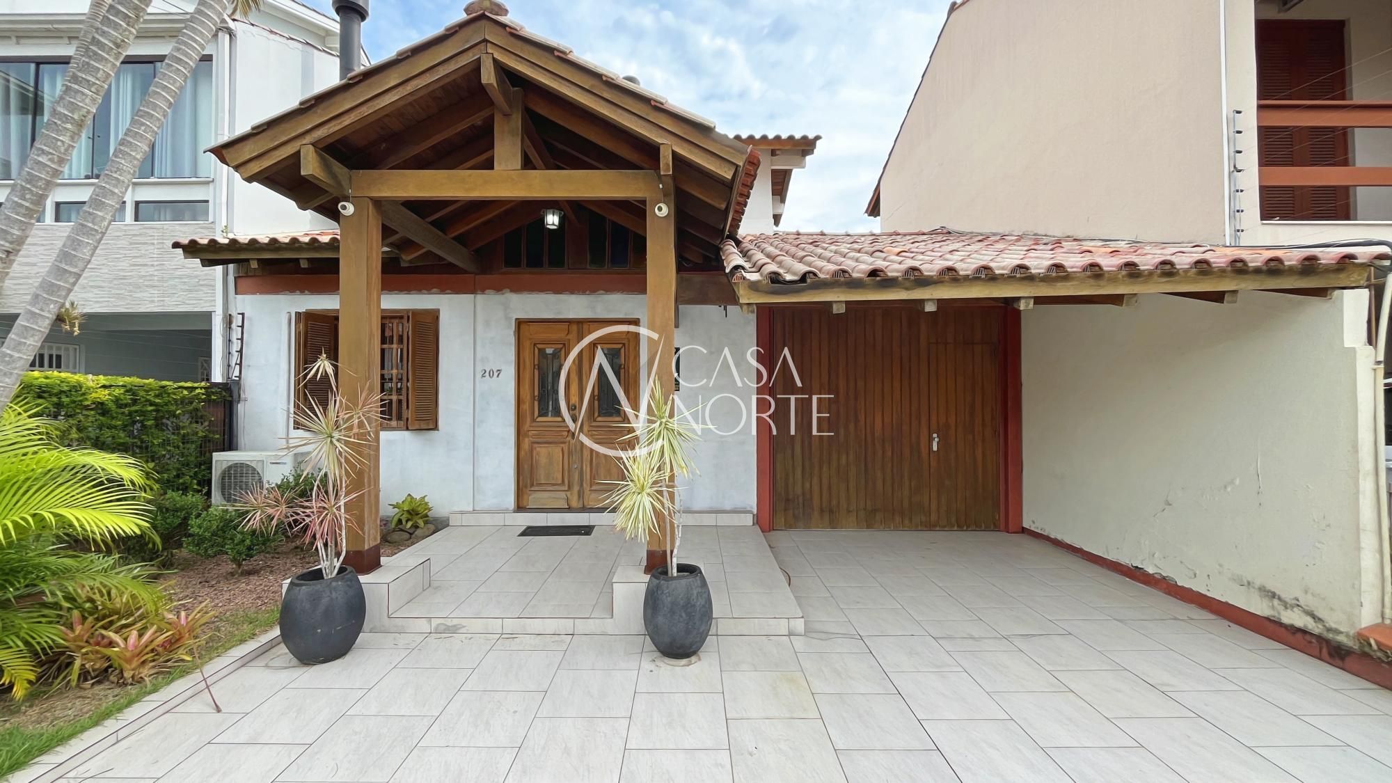 Casa à venda com 4 quartos, 178m², 2 suítes, 4 vagas, Rua Engenheiro Otacílio Oliveira no bairro Ipanema em Porto Alegre