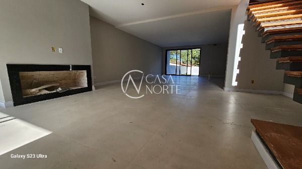 Casa à venda com 3 quartos, 187m², 3 suítes, 2 vagas, Rua Jacarei no bairro Ipanema em Porto Alegre