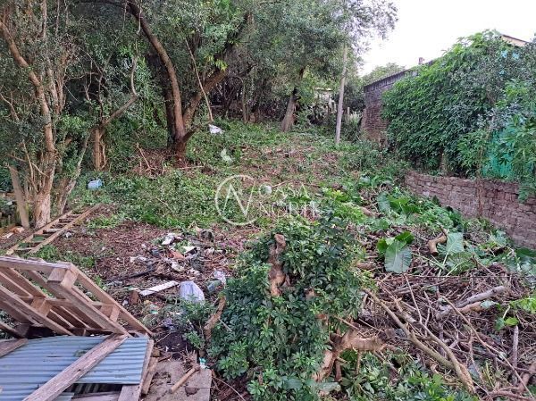 Terreno à venda  com 440m², Rua dos Caiaguais no bairro Espírito Santo em Porto Alegre