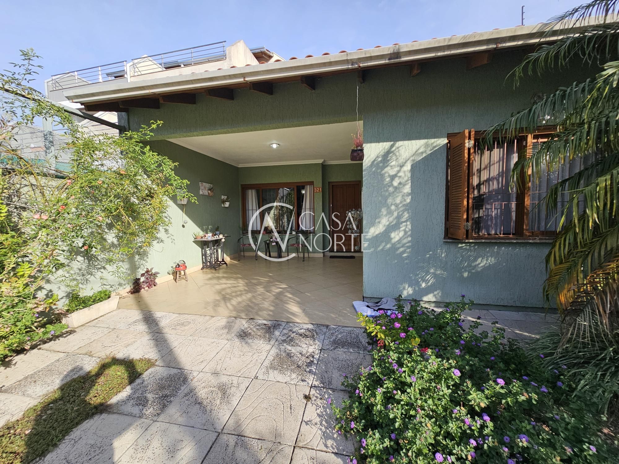 Casa à venda com 3 quartos, 114m², 1 suíte, 2 vagas, Rua Heitor Kramer no bairro Guarujá em Porto Alegre