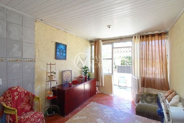 Casa à venda com 2 quartos, 140m², 1 vaga, Rua Tenente Ary Tarrago no bairro Jardim Itu em Porto Alegre