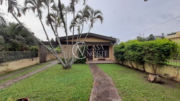 Casa à venda com 3 quartos, 200m², 1 suíte, 8 vagas, Avenida Imperial no bairro Ipanema em Porto Alegre