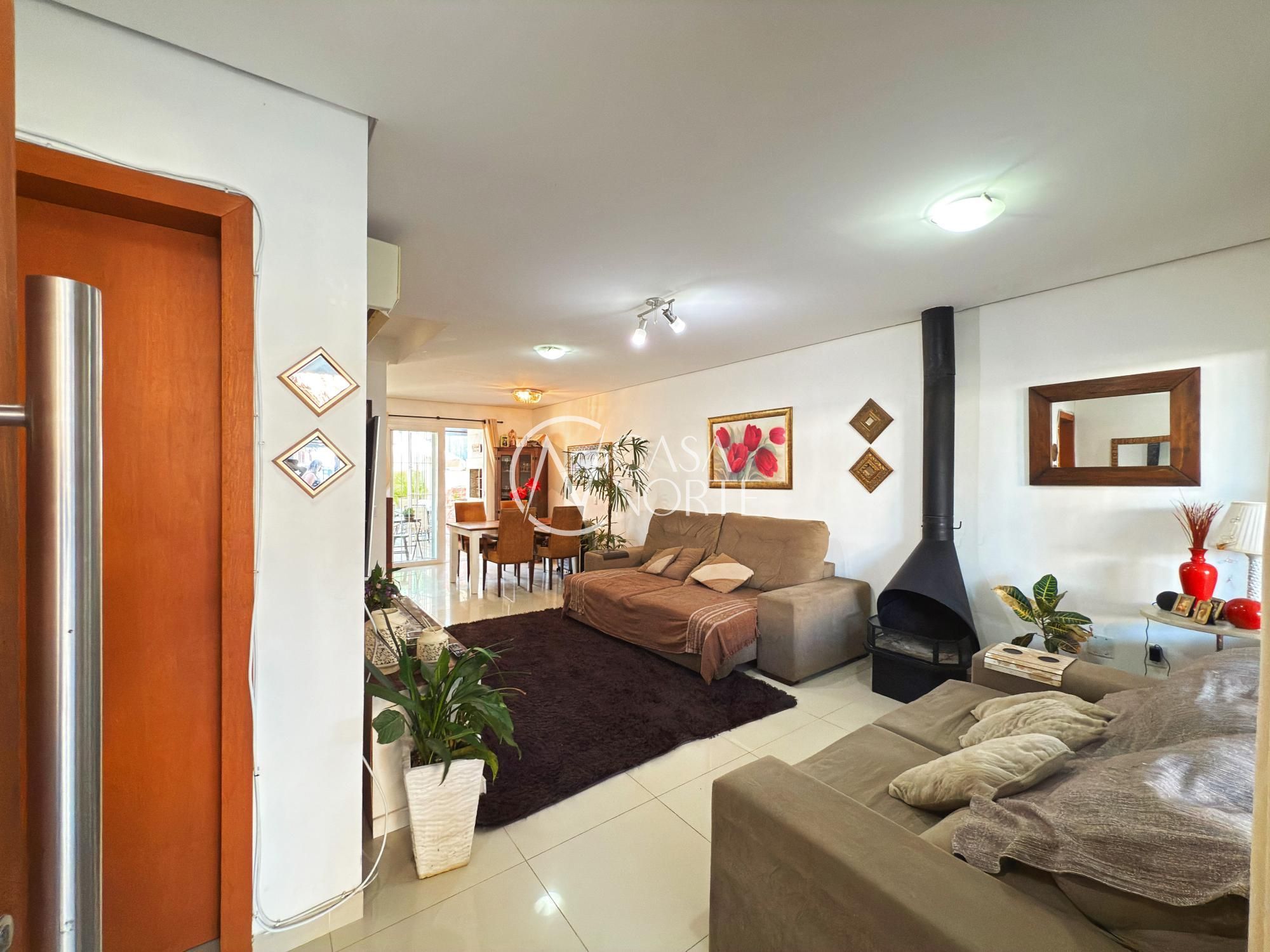 Casa à venda com 3 quartos, 138m², 1 suíte, 2 vagas, Rua Izar Faria Correa Sant Anna no bairro Hípica em Porto Alegre