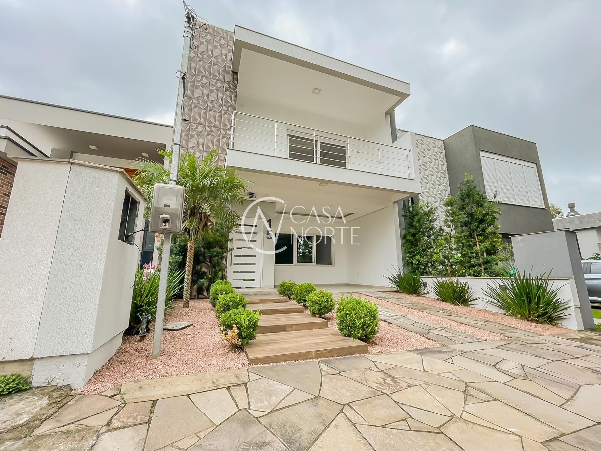 Casa de Condomínio à venda com 3 quartos, 240m², 1 suíte, 2 vagas, Rua Carlos Maximiliano Fayet no bairro Hípica em Porto Alegre