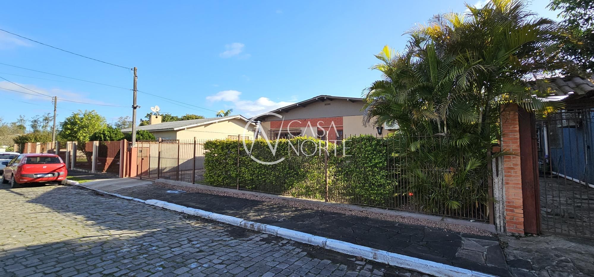 Casa de Condomínio à venda com 3 quartos, 148m², 1 suíte, 2 vagas, Avenida Edgar Pires de Castro no bairro Hípica em Porto Alegre