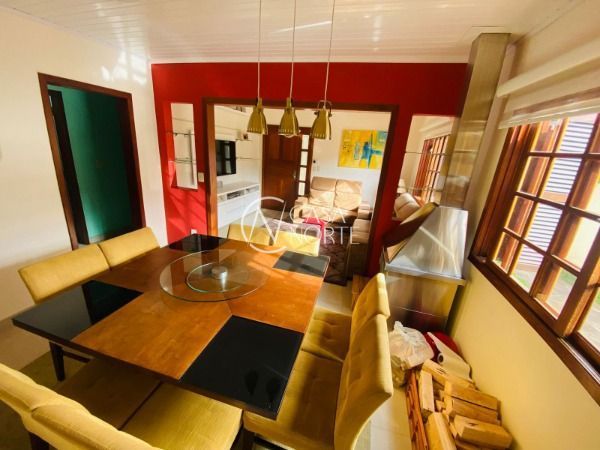 Casa à venda com 3 quartos, 300m², 1 suíte, 2 vagas, Rua Marcirio da Silva Barbosa no bairro Aberta dos Morros em Porto Alegre