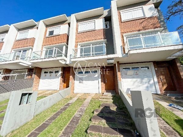 Sobrado à venda com 3 quartos, 100m², 3 suítes, 2 vagas, Avenida Altos do Santa Rita no bairro Hípica em Porto Alegre