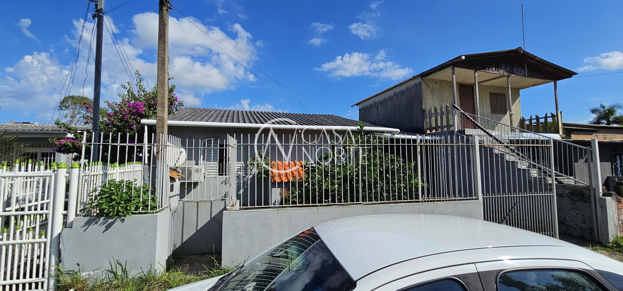 Casa à venda com 2 quartos, 100m², 3 vagas, Rua Albertina Paz no bairro Restinga em Porto Alegre