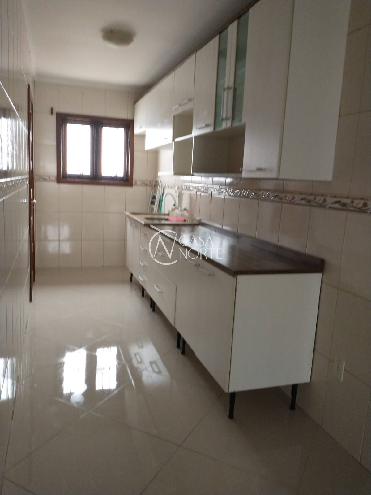 Casa à venda com 3 quartos, 78m², 2 vagas, Rua Romano Rolando Botin no bairro Hípica em Porto Alegre