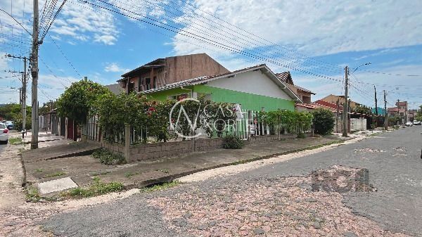Casa à venda com 2 quartos, 75m², 1 vaga, Rua Elmo Born no bairro Hípica em Porto Alegre