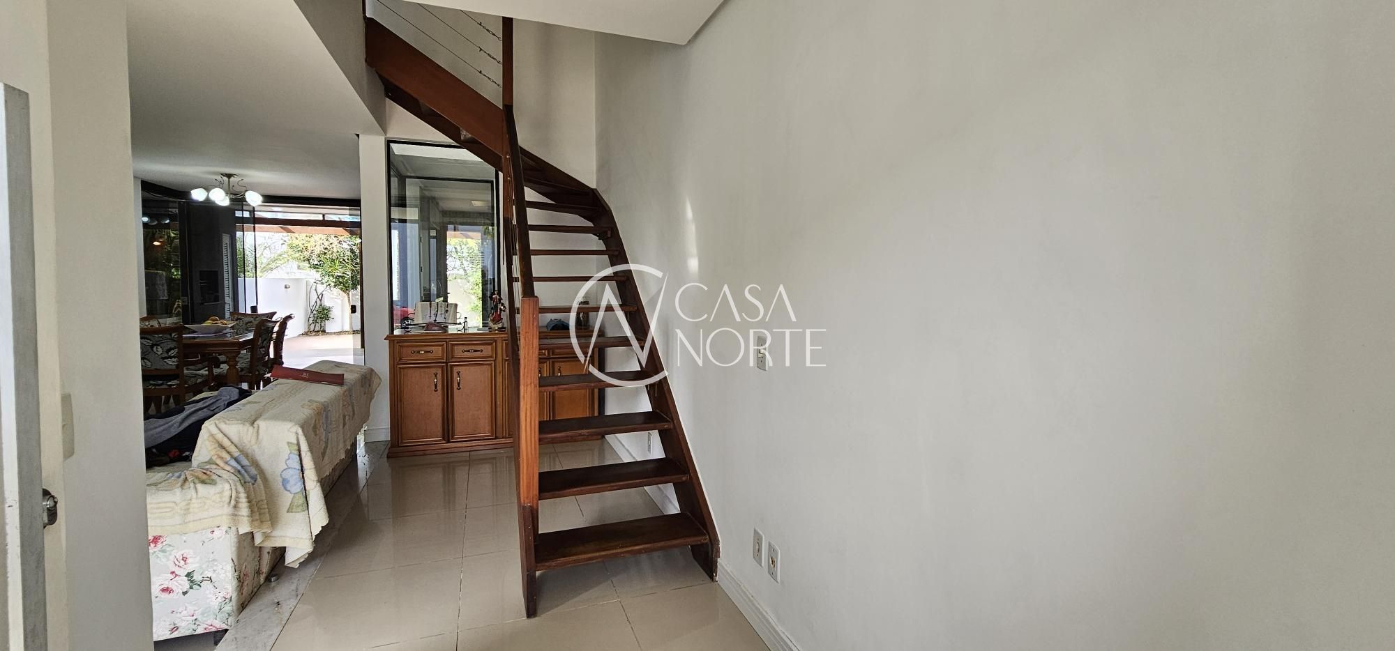 Casa à venda com 3 quartos, 130m², 1 suíte, 2 vagas, Rua Alexandre de Gusmão no bairro Hípica em Porto Alegre