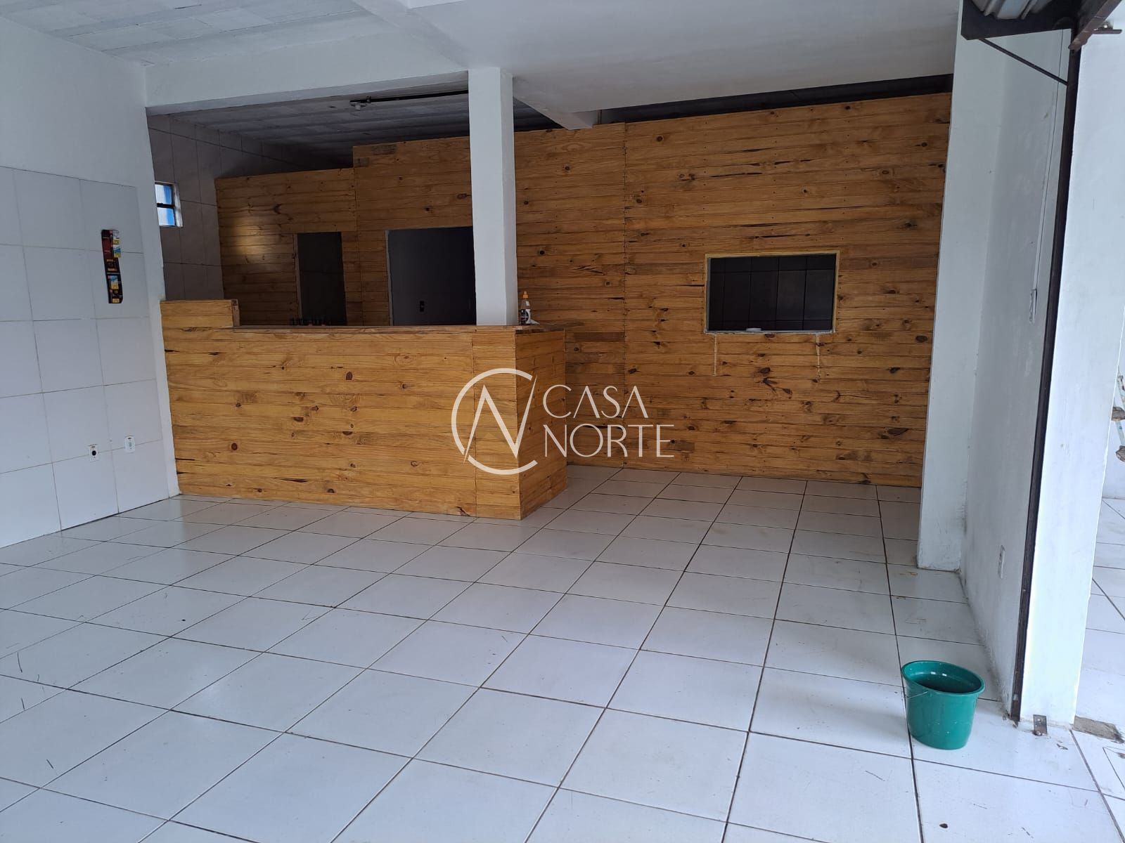 Prédio Comercial à venda , 312m², 2 vagas, Avenida Edgar Pires de Castro no bairro Restinga em Porto Alegre