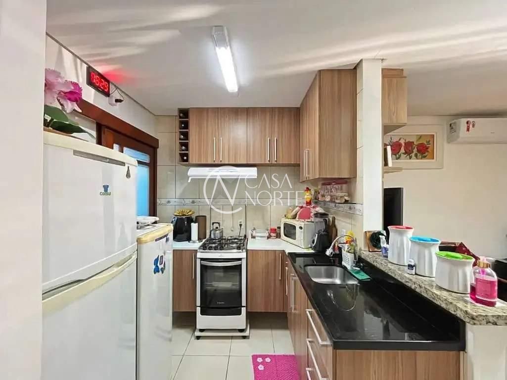 Casa à venda com 2 quartos, 76m², 1 vaga, Rua Irmão Mainar Longhi no bairro Hípica em Porto Alegre