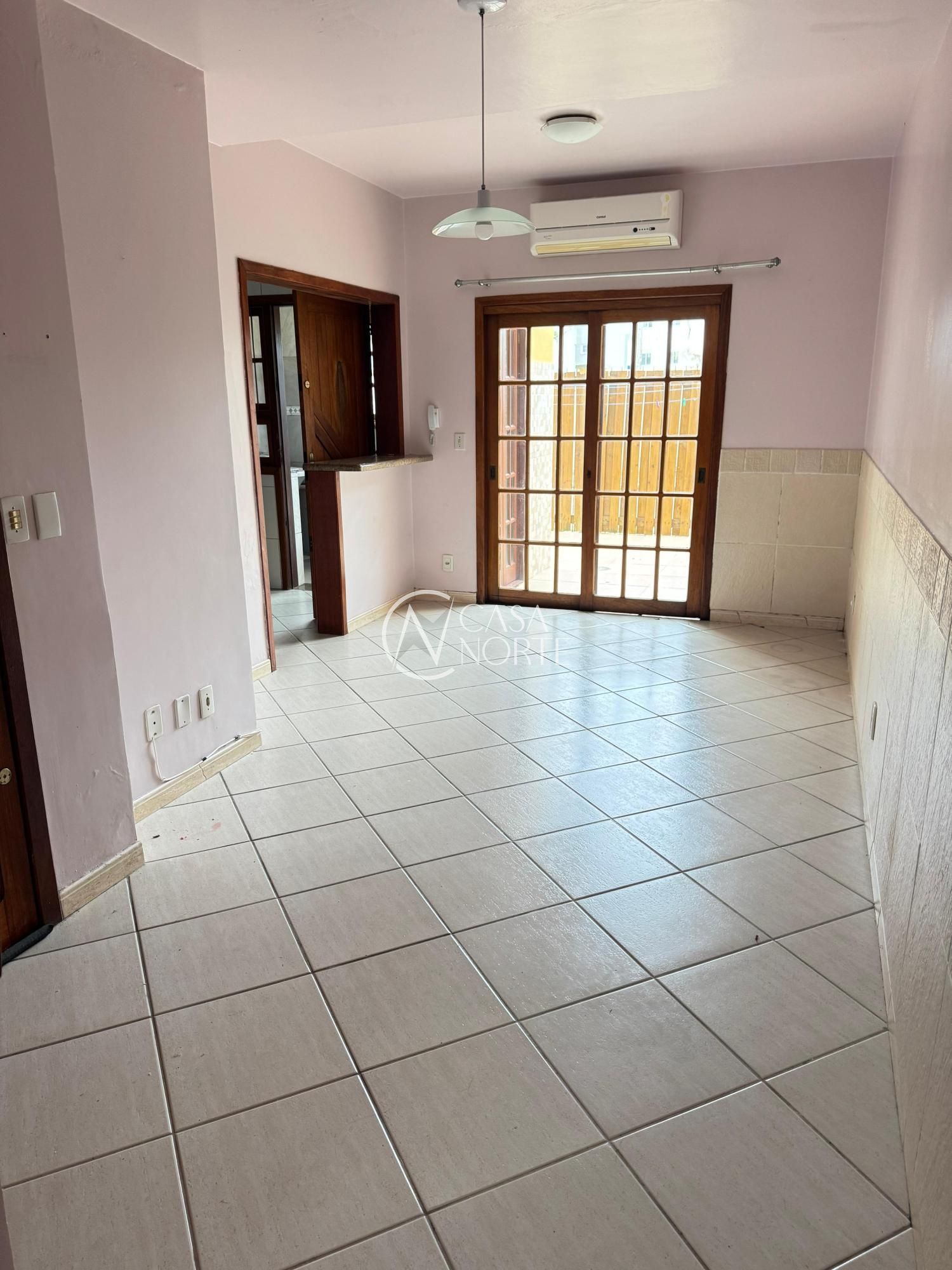 Casa de Condomínio à venda com 3 quartos, 131m², 1 suíte, 1 vaga, Rua Irmão Augusto Duflot no bairro Serraria em Porto Alegre