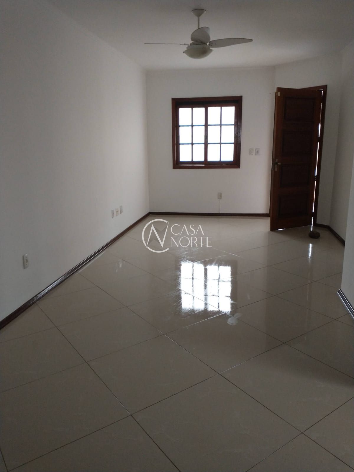 Casa à venda com 3 quartos, 78m², 2 vagas, Rua Romano Rolando Botin no bairro Hípica em Porto Alegre