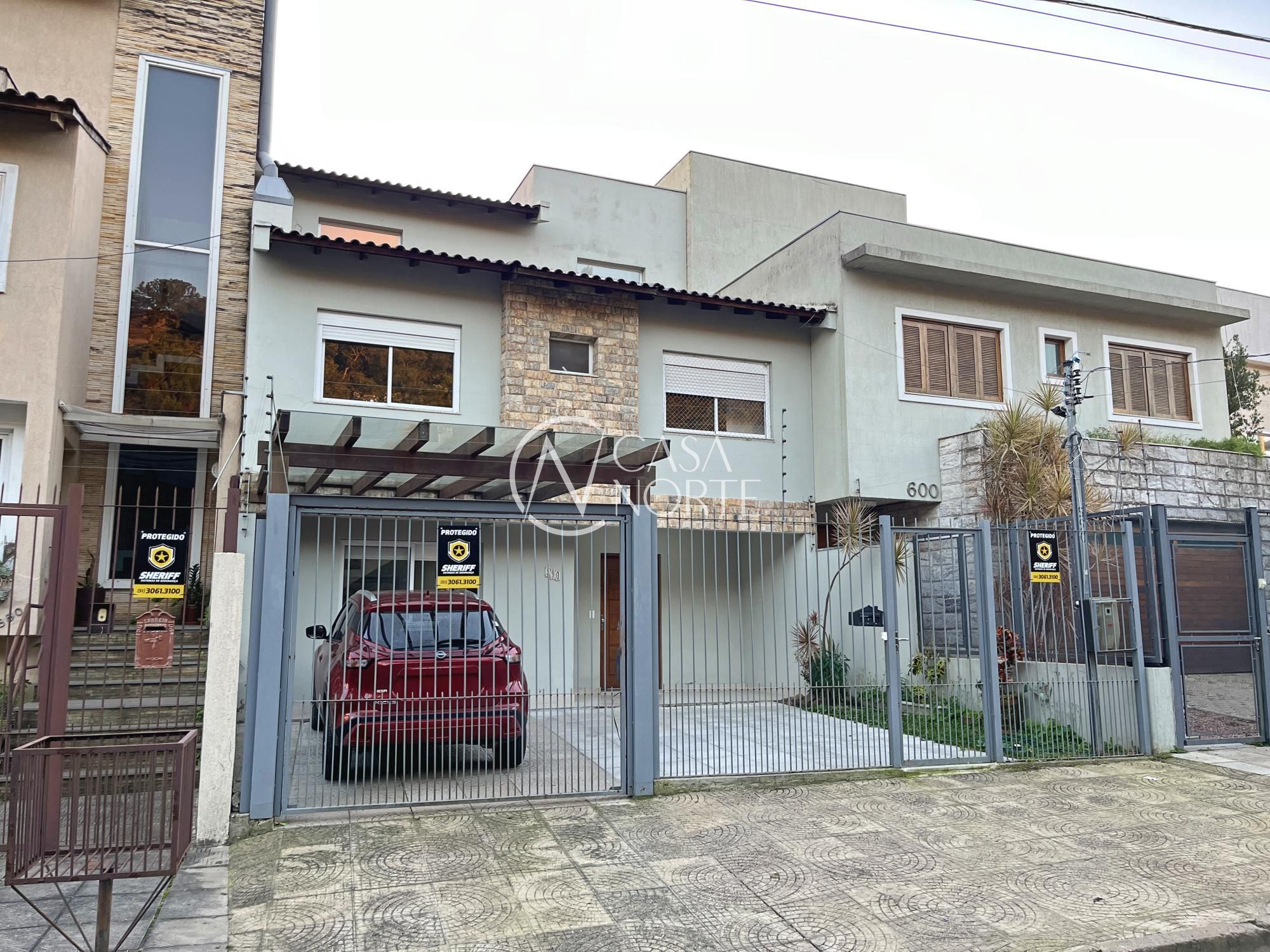 Casa à venda com 3 quartos, 270m², 1 suíte, 2 vagas, Rua Henrique Anawate no bairro Guarujá em Porto Alegre