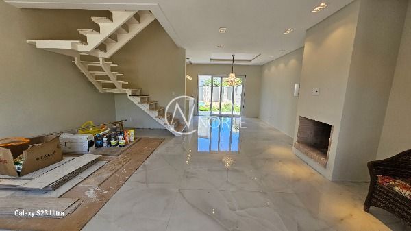 Casa à venda com 3 quartos, 175m², 1 suíte, 2 vagas, Rua Carlos Maximiliano Fayet no bairro Hípica em Porto Alegre