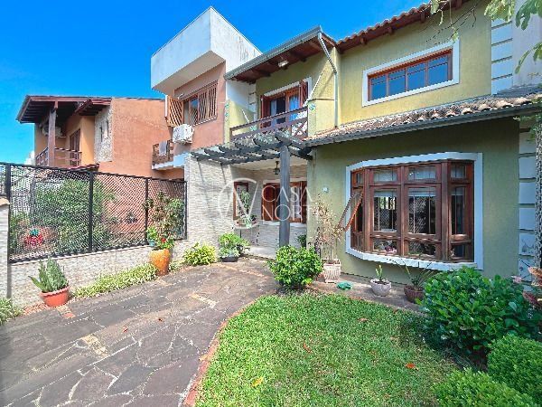 Casa à venda com 3 quartos, 140m², 1 suíte, 2 vagas, Rua Irany de Oliveira Santanna no bairro Hípica em Porto Alegre
