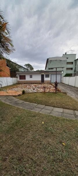 Terreno à venda  com 300m², Rua Liberal no bairro Tristeza em Porto Alegre