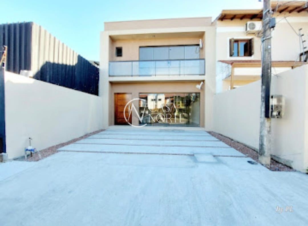 Casa à venda com 3 quartos, 140m², 1 suíte, 2 vagas, Rua Zuzu Angel no bairro Hípica em Porto Alegre