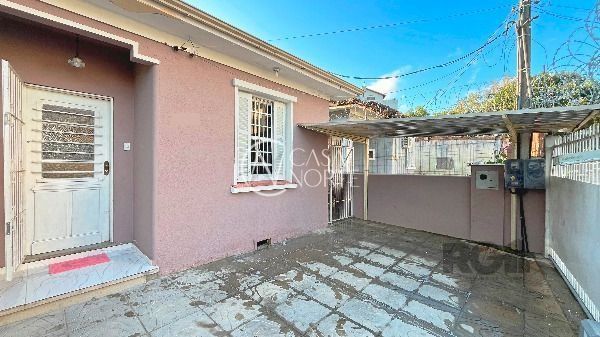 Casa à venda com 3 quartos, 82m², 1 vaga, Rua Professor Clemente Pinto no bairro Medianeira em Porto Alegre