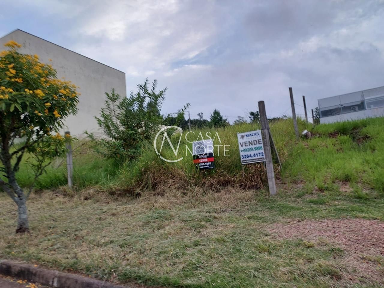 Terreno à venda  com 200m², Rua Claudio da Silva Pinto no bairro Guarujá em Porto Alegre