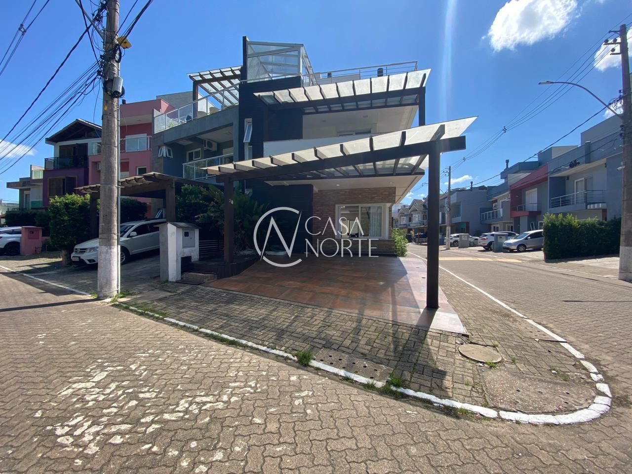 Casa de Condomínio à venda com 3 quartos, 232m², 1 suíte, 2 vagas, Rua Carlos Maximiliano Fayet no bairro Hípica em Porto Alegre