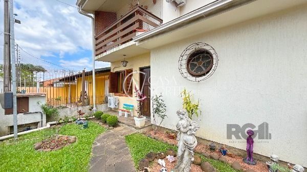 Casa à venda com 3 quartos, 207m², Rua Doutor Hermes Pacheco no bairro Aberta dos Morros em Porto Alegre