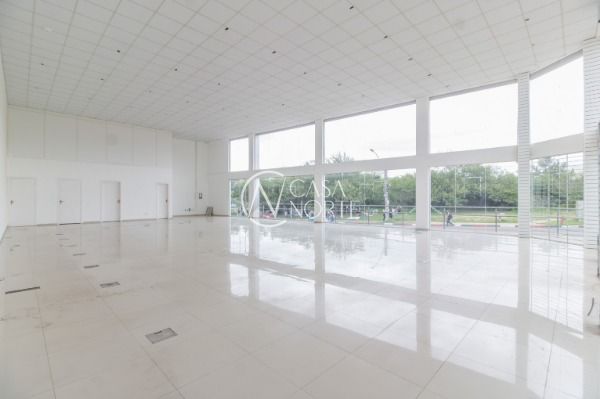 Loja à venda , 845m², Avenida Edgar Pires de Castro no bairro Hípica em Porto Alegre