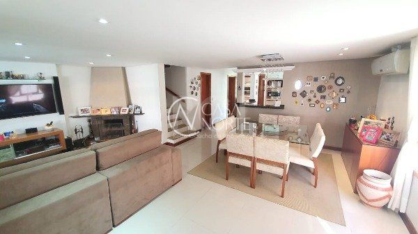 Casa de Condomínio à venda com 3 quartos, 221m², 1 suíte, 3 vagas, Edgar Pires de Castro no bairro Hípica em Porto Alegre