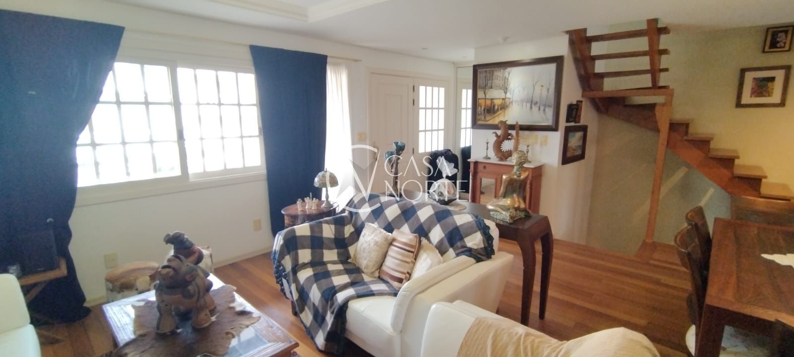 Casa de Condomínio à venda com 3 quartos, 208m², 1 suíte, 4 vagas, Rua Adriano Pereira da Silva no bairro Vila Nova em Porto Alegre
