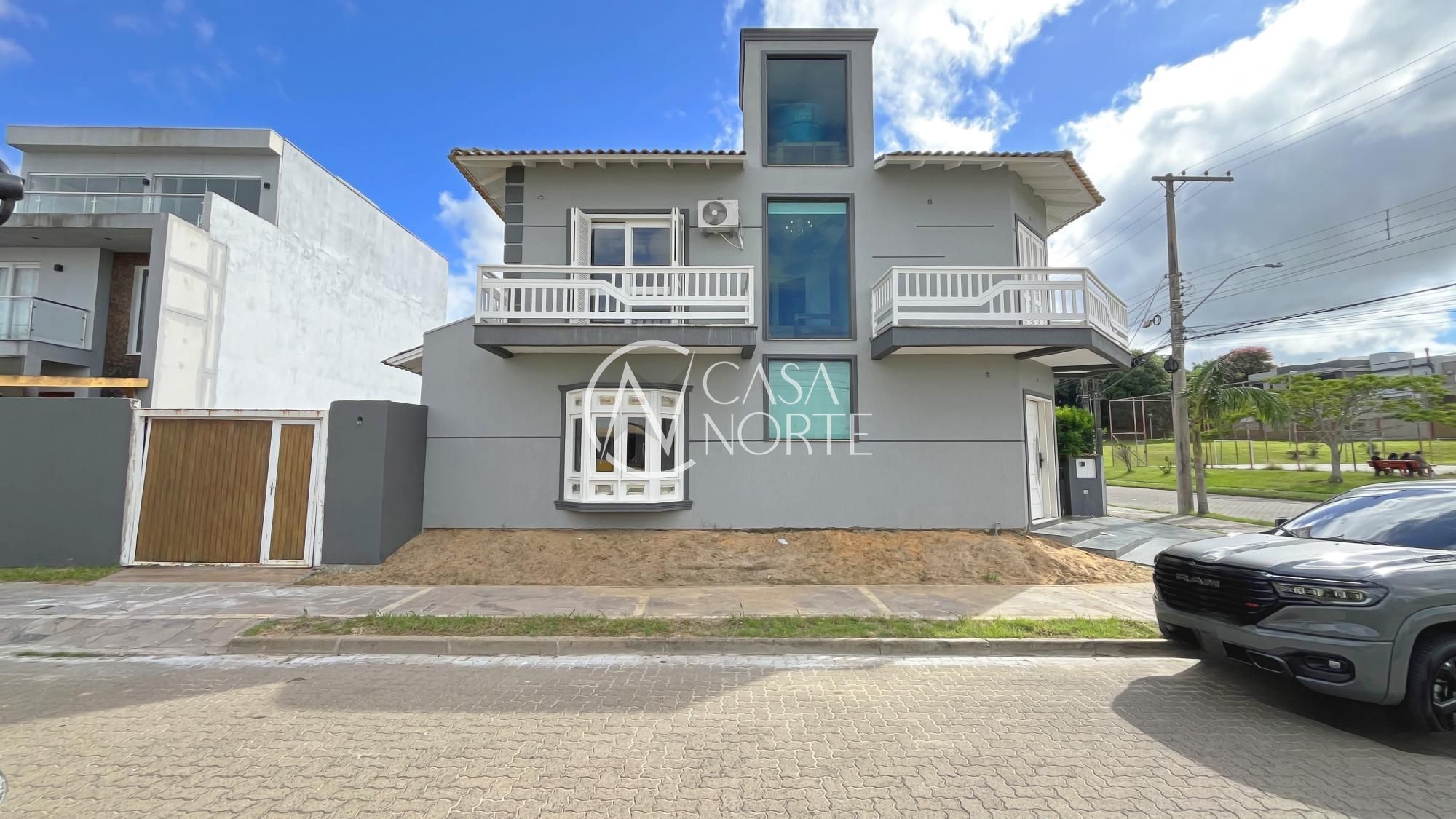 Casa à venda com 3 quartos, 140m², 1 suíte, 2 vagas, Rua Ivo Walter Kern no bairro Hípica em Porto Alegre