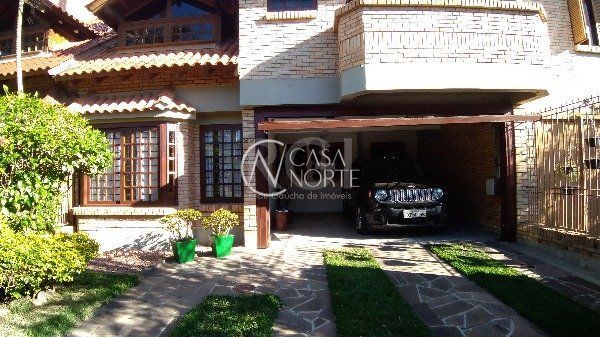 Casa à venda com 3 quartos, 176m², 1 suíte, 2 vagas, Rua Sinai no bairro Ipanema em Porto Alegre