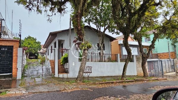 Casa à venda com 3 quartos, 130m², 2 vagas, Rua Landel de Moura no bairro Tristeza em Porto Alegre