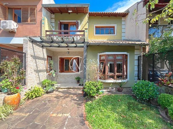 Casa à venda com 3 quartos, 140m², 1 suíte, 2 vagas, Rua Irany de Oliveira Santanna no bairro Hípica em Porto Alegre