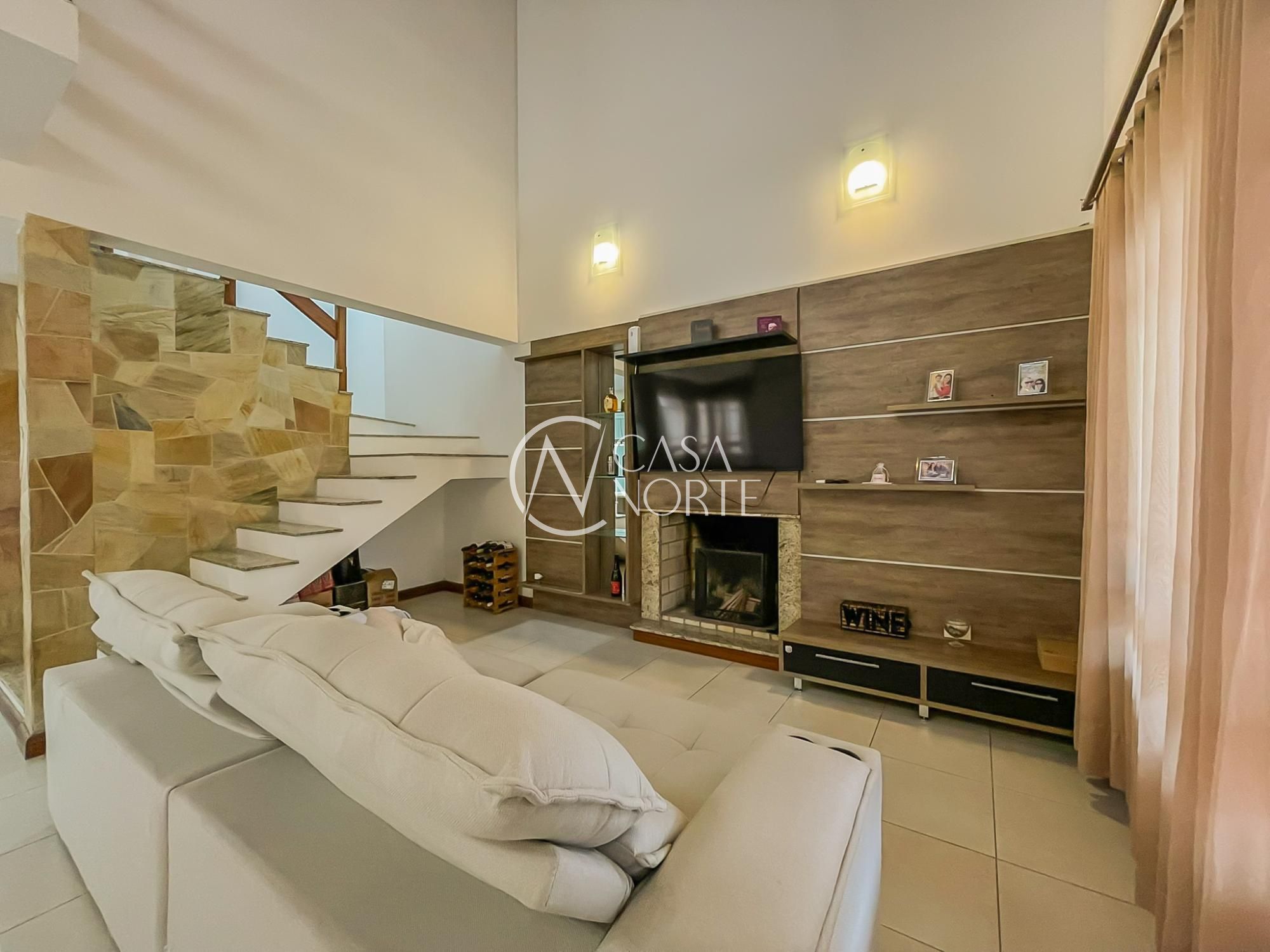 Casa de Condomínio à venda com 3 quartos, 178m², 3 suítes, 4 vagas, Avenida Edgar Pires de Castro no bairro Hípica em Porto Alegre