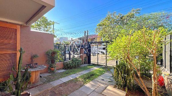 Casa à venda com 3 quartos, 137m², 1 suíte, 2 vagas, Rua Irany de Oliveira Santanna no bairro Hípica em Porto Alegre