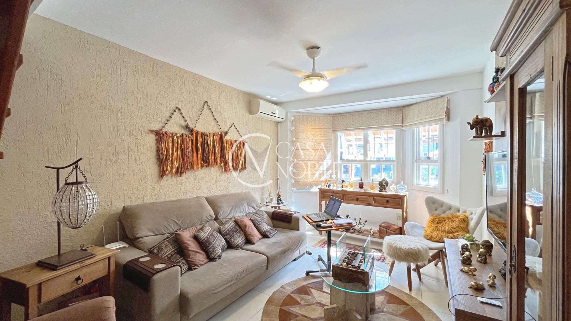 Casa de Condomínio à venda com 3 quartos, 162m², 1 suíte, 2 vagas, Rua Osório Mendes Ouriques no bairro Guarujá em Porto Alegre