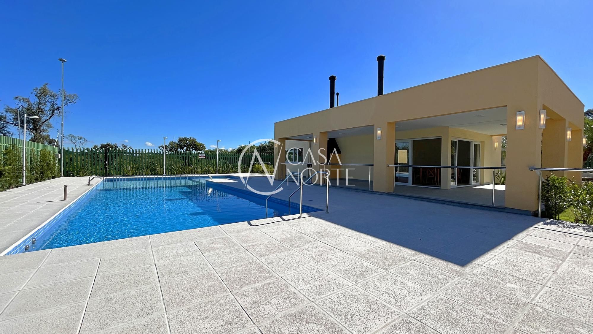 Terreno à venda  com 147m², Avenida Juca Batista no bairro Hípica em Porto Alegre