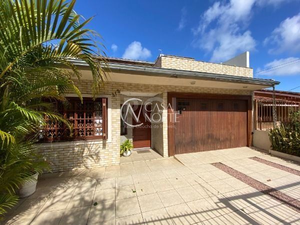 Casa à venda com 6 quartos, 382m², 2 suítes, 4 vagas, Rua Dea Coufal no bairro Ipanema em Porto Alegre