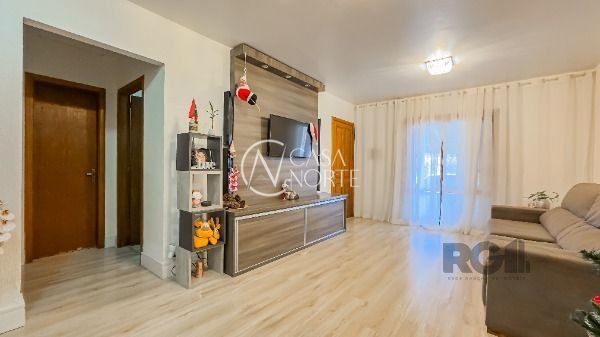 Casa à venda com 3 quartos, 100m², 1 suíte, 2 vagas, Rua Geraldo Tollens Linck no bairro Hípica em Porto Alegre