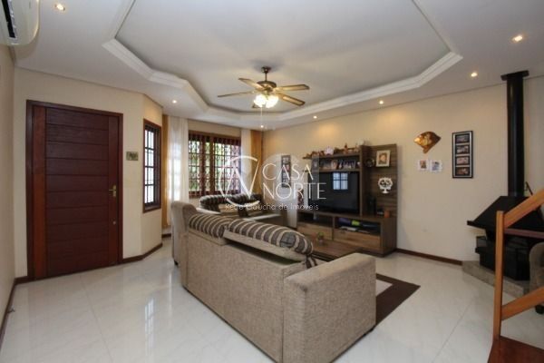 Casa à venda com 6 quartos, 382m², 2 suítes, 4 vagas, Rua Dea Coufal no bairro Ipanema em Porto Alegre